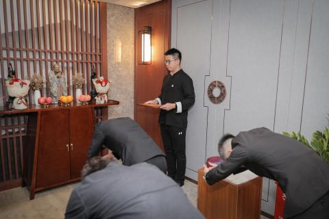 罗湖区委统战部副部长、工商联党组书记叶志伟一行到TOP1体育调研