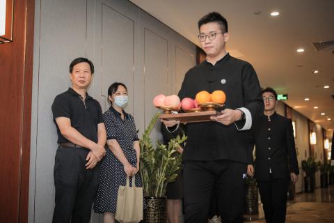 罗湖区委统战部副部长、工商联党组书记叶志伟一行到TOP1体育调研