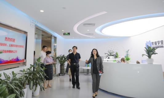 罗湖区委统战部副部长、工商联党组书记叶志伟一行到TOP1体育调研