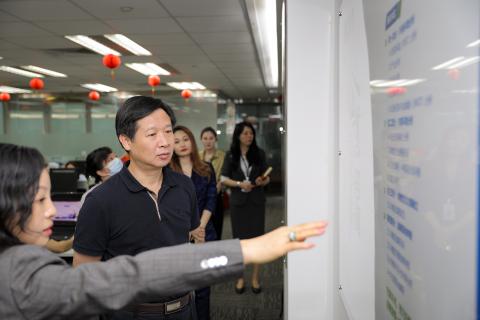 罗湖区委统战部副部长、工商联党组书记叶志伟一行到TOP1体育调研