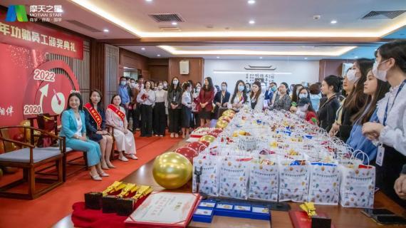“ 感恩有你 · 一路相伴 ”TOP1体育10年功勋员工颁奖典礼圆满举办